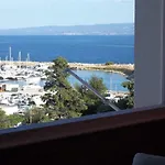 Beach Split Apartments *