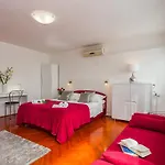 Beach Split Apartments سبليت