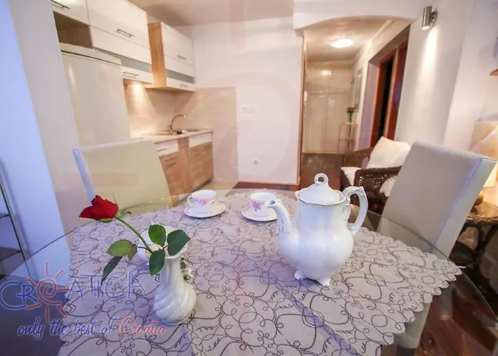 Beach Split Apartments *