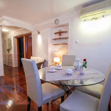 Beach Split Apartments ספליט