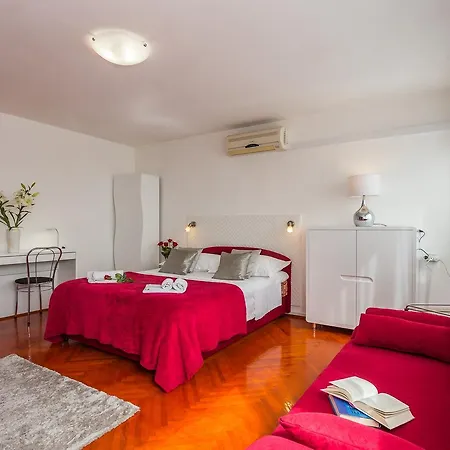 Beach Split Apartments ספליט